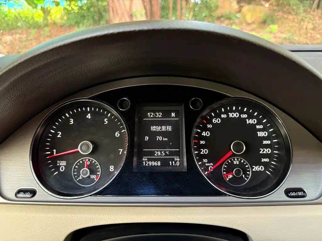 VOLKSWAGEN MAGOTAN 2013