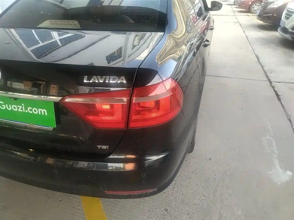 VOLKSWAGEN LAVIDA 2013