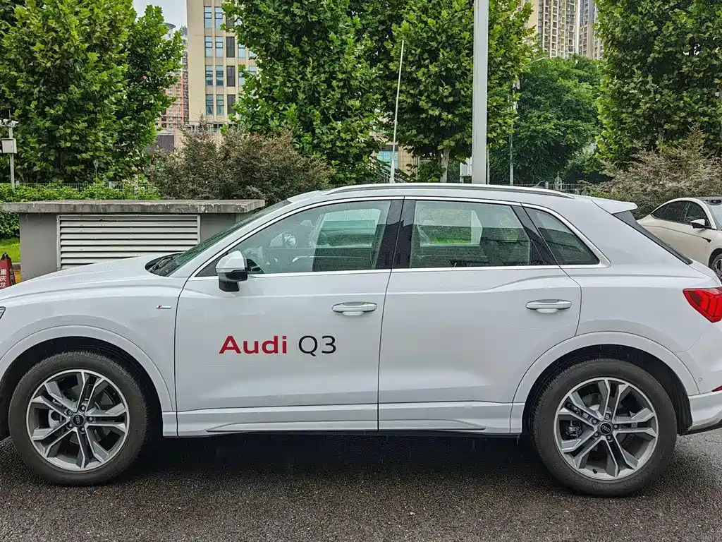 AUDI Q3 2024