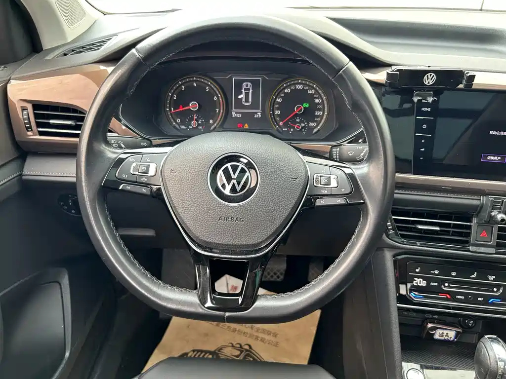 VOLKSWAGEN THARU 2022