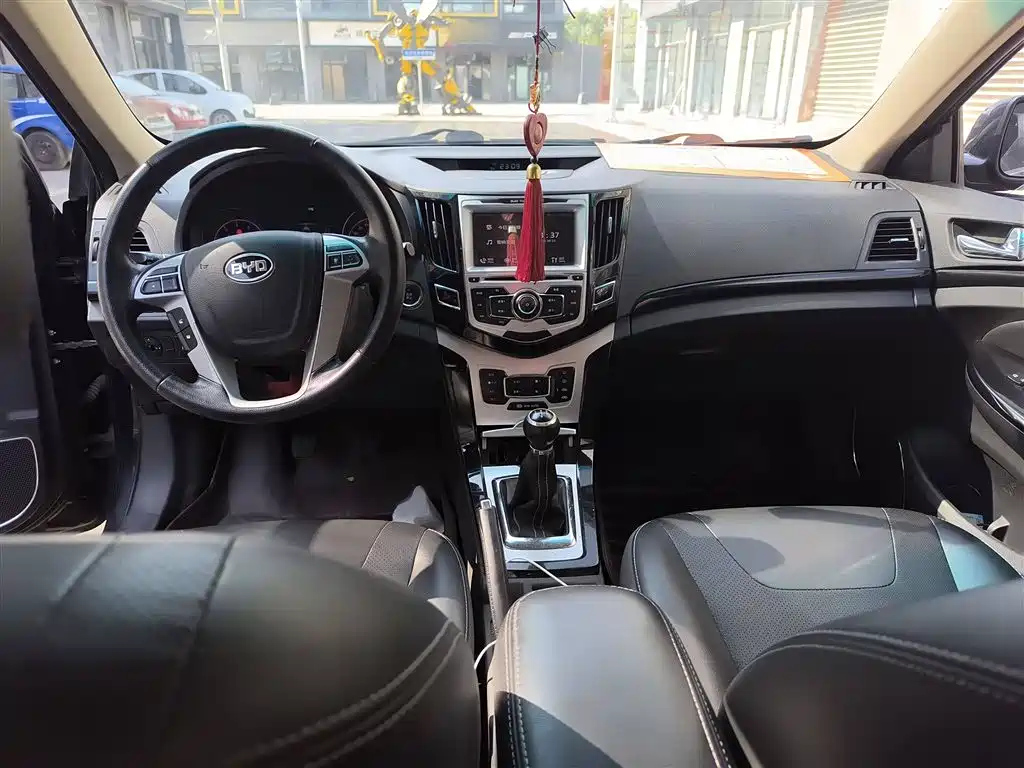BYD SURUI 2014