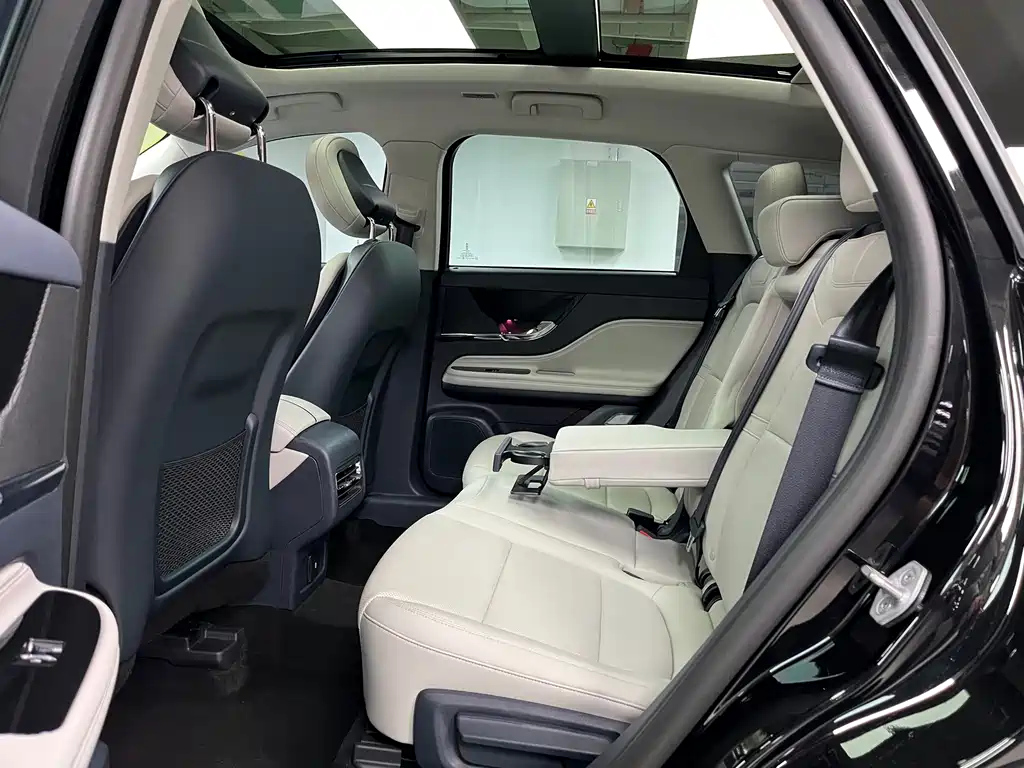 LINCOLN ADVENTURER 2023