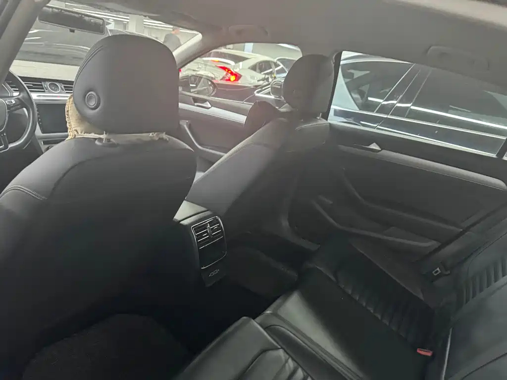 VOLKSWAGEN MAGOTAN 2019