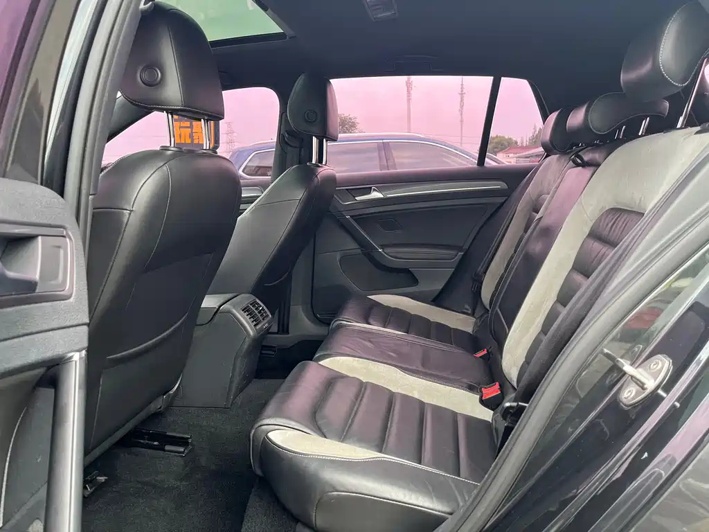 VOLKSWAGEN GOLF 2016
