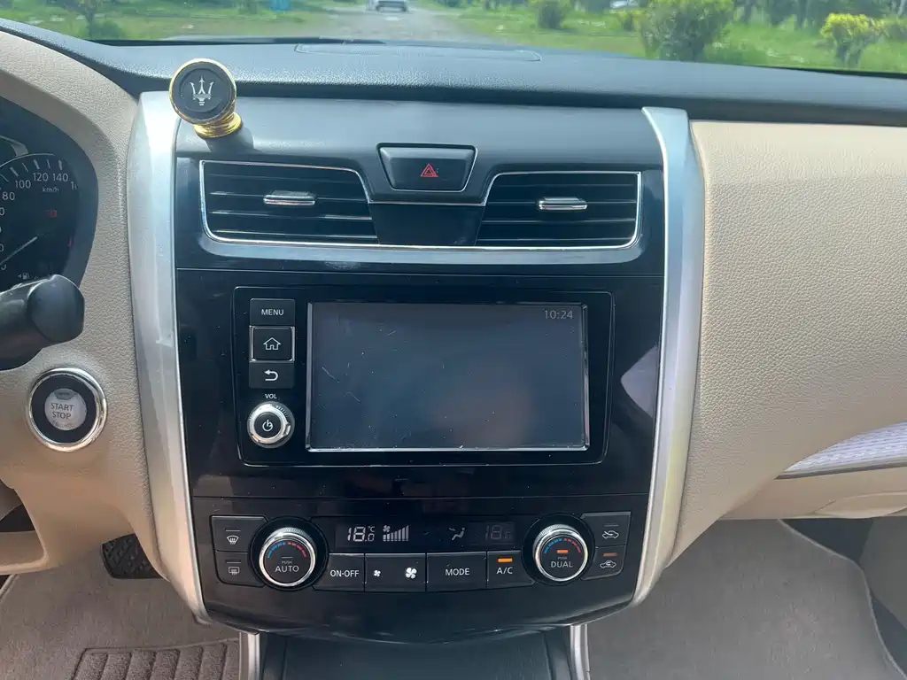NISSAN TEANA 2017