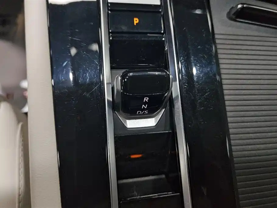 VOLKSWAGEN VILORAN 2023