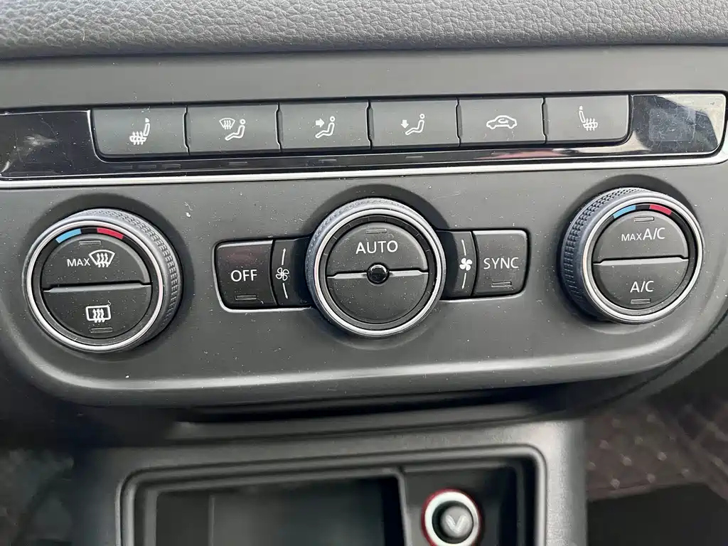 VOLKSWAGEN TIGUAN 2015