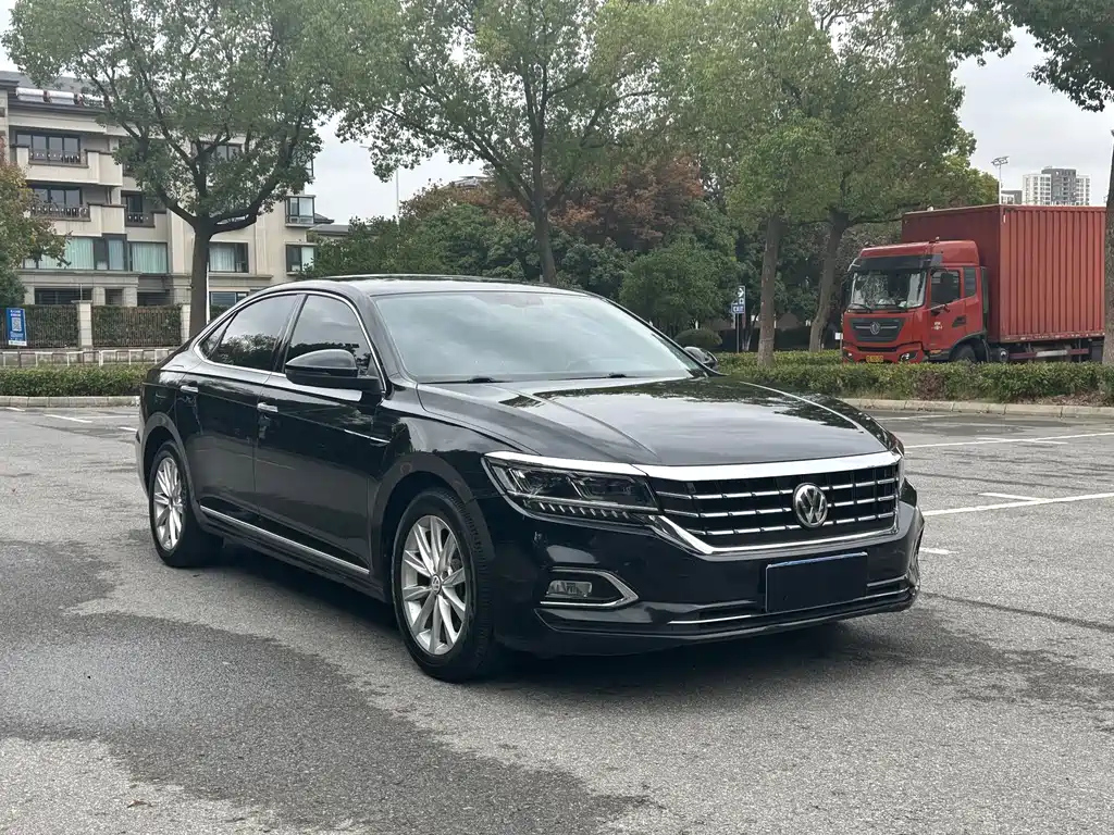 VOLKSWAGEN PASSAT 2019