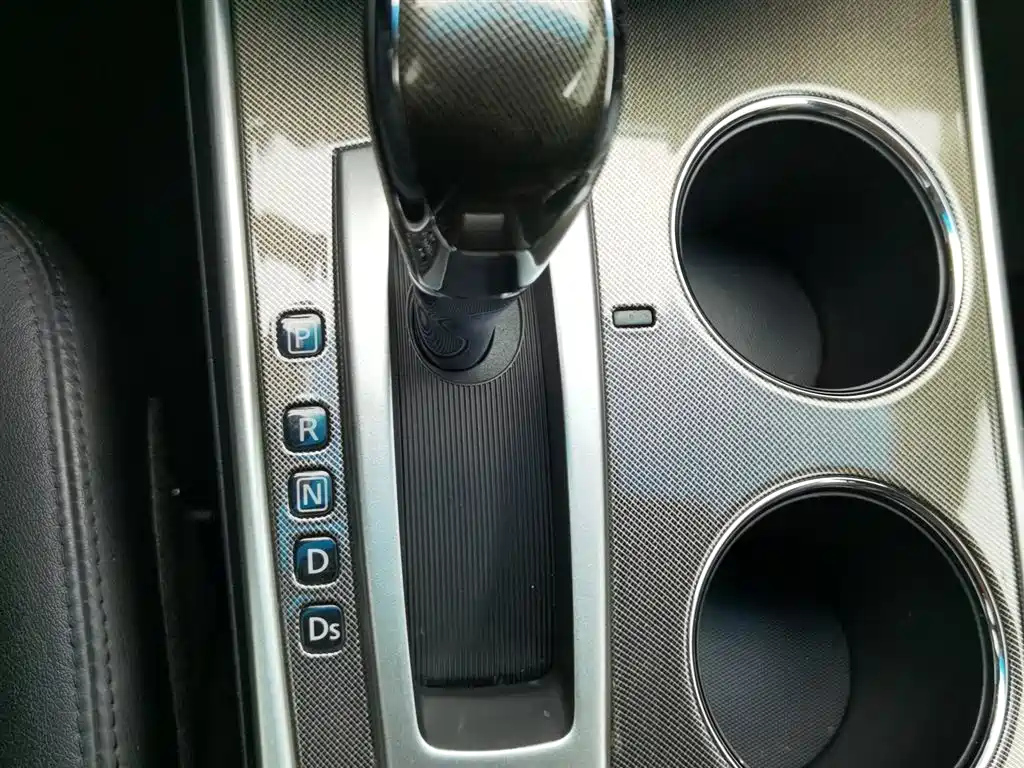 NISSAN TEANA 2015