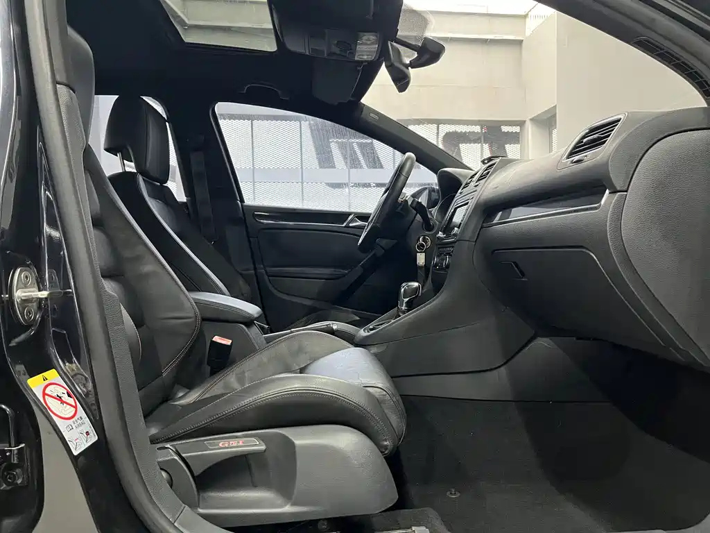 VOLKSWAGEN GOLF GTI 2012