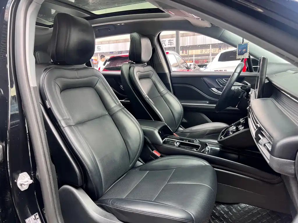 LINCOLN ADVENTURER 2020