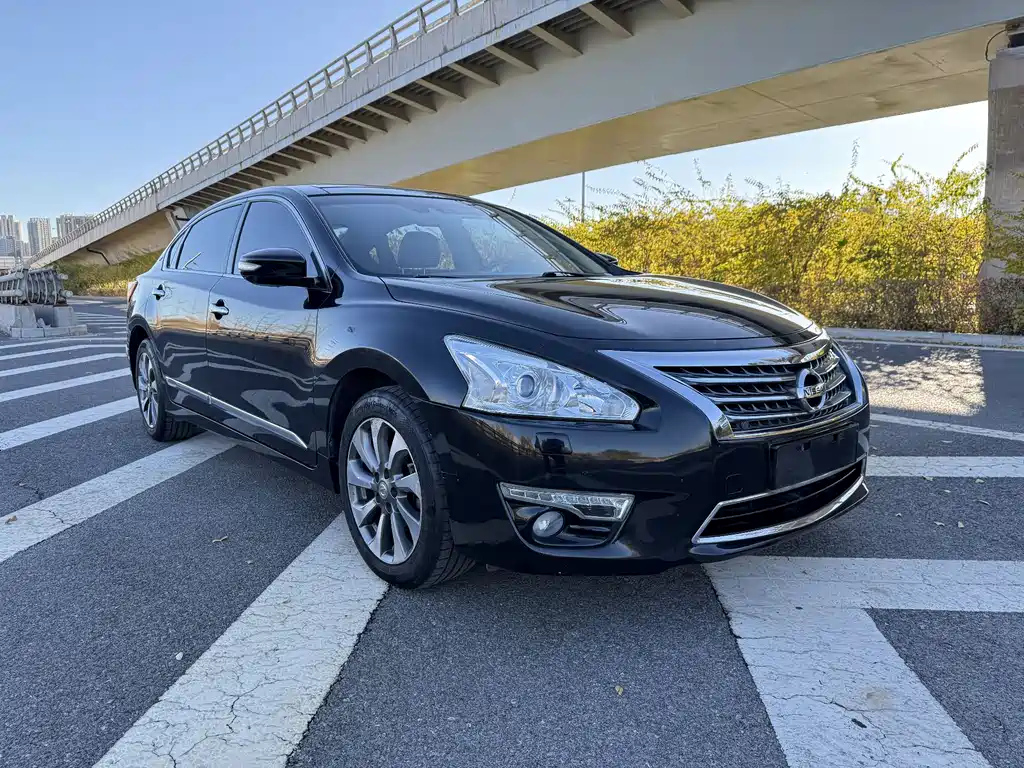 NISSAN TEANA 2015