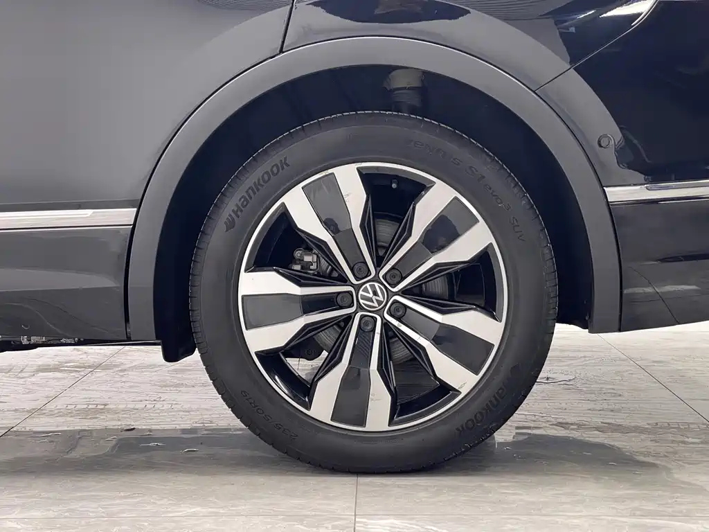 VOLKSWAGEN TIGUAN L 2022