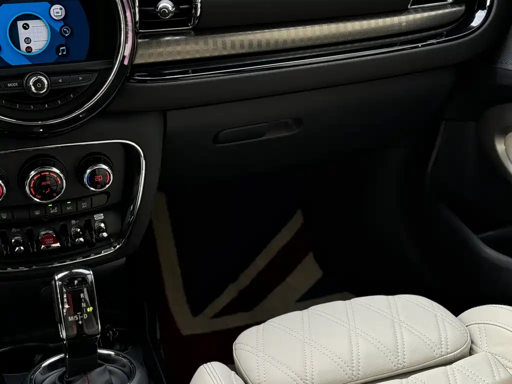 MINI CLUBMAN 2020