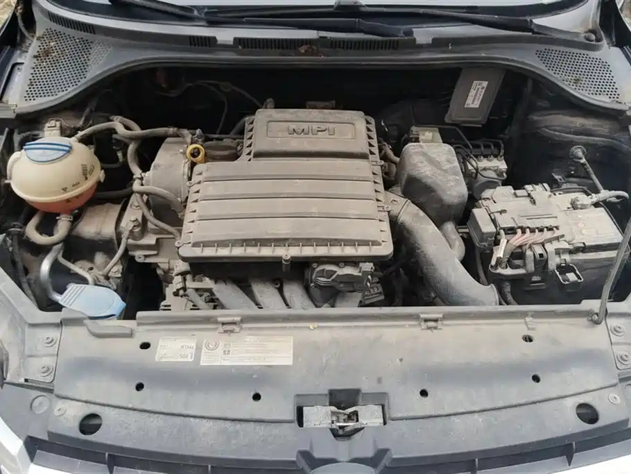 VOLKSWAGEN SANTANA 2015