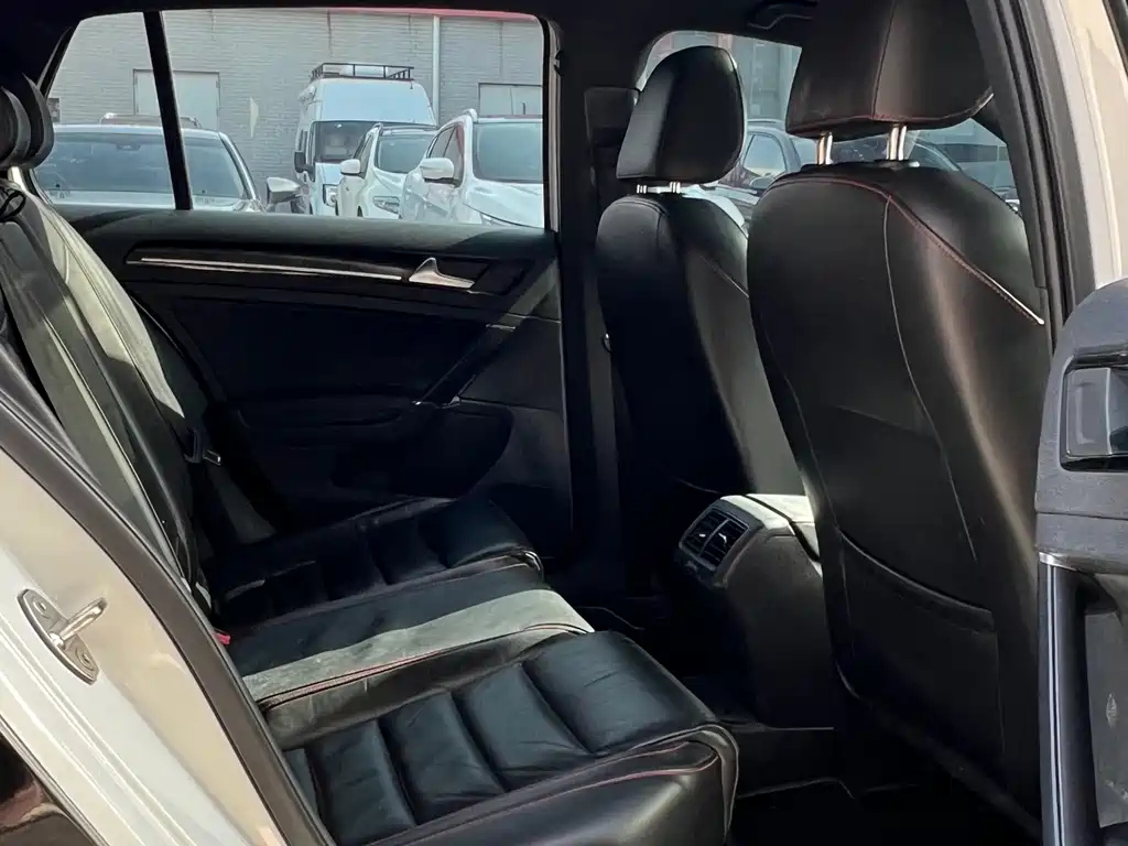 VOLKSWAGEN GOLF GTI 2016