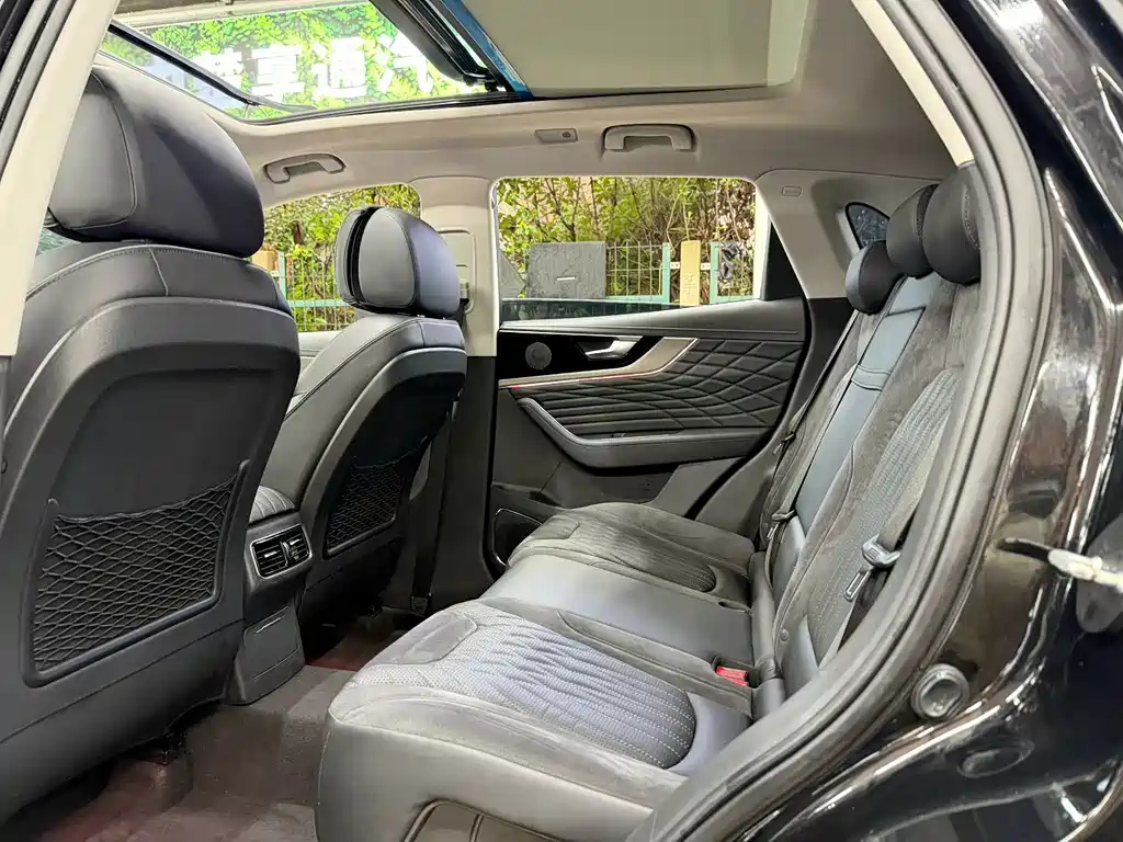 HONGQI HS5 2023