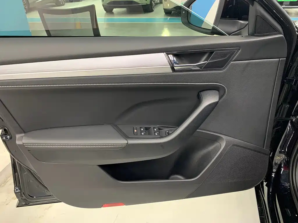 SKODA SUPERB 2025