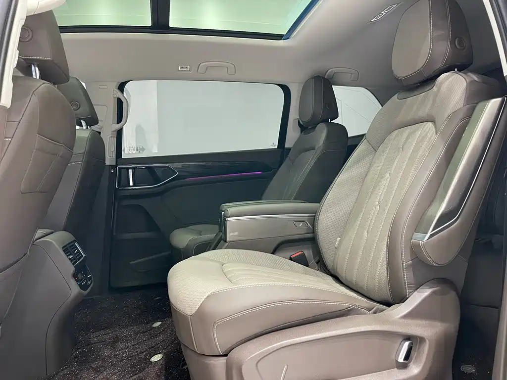 VOLKSWAGEN VILORAN 2024