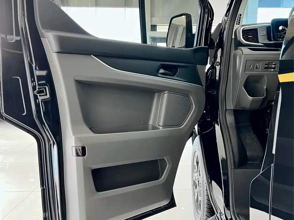 FORD TRANSIT 2025
