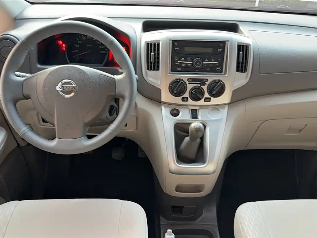 NISSAN NV200 2018