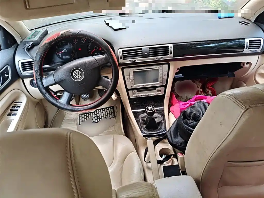 VOLKSWAGEN PASSAT LINGYU 2011