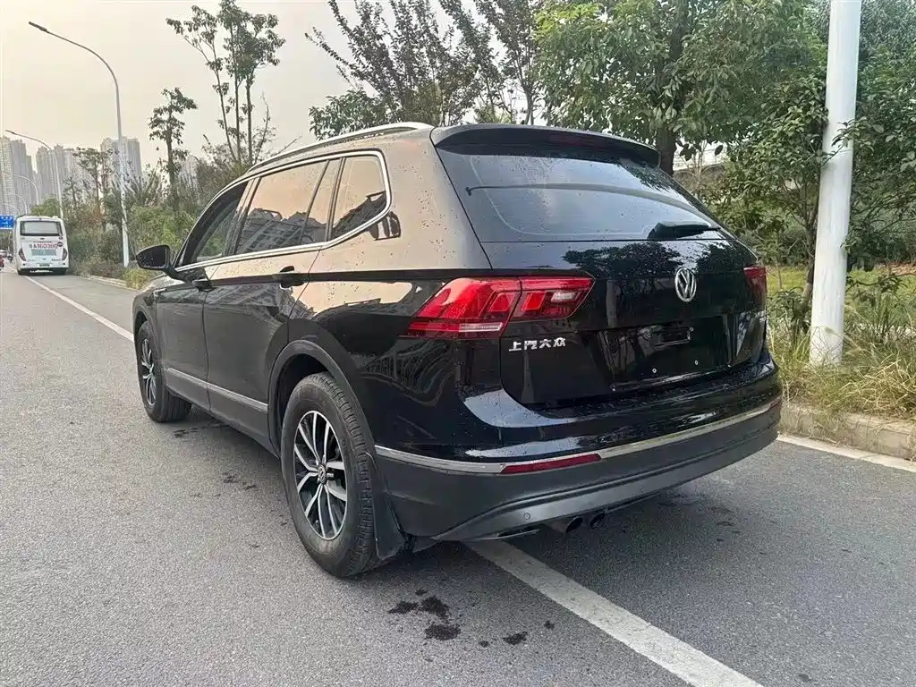 VOLKSWAGEN TIGUAN L 2017
