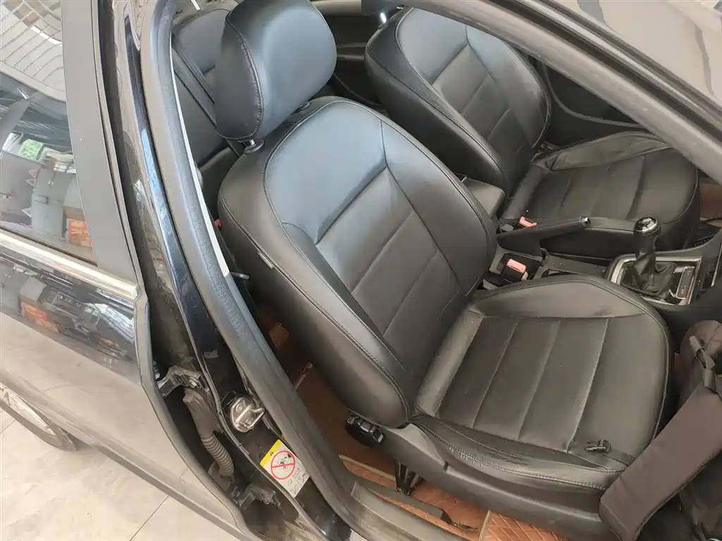 VOLKSWAGEN LAVIDA 2013