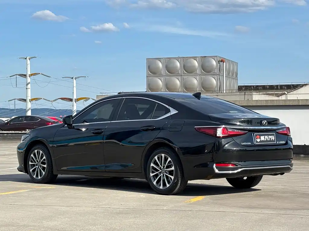LEXUS ES 2023