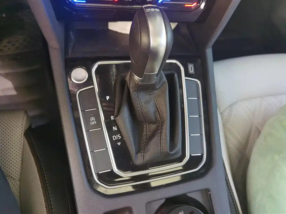 VOLKSWAGEN MAGOTAN 2023