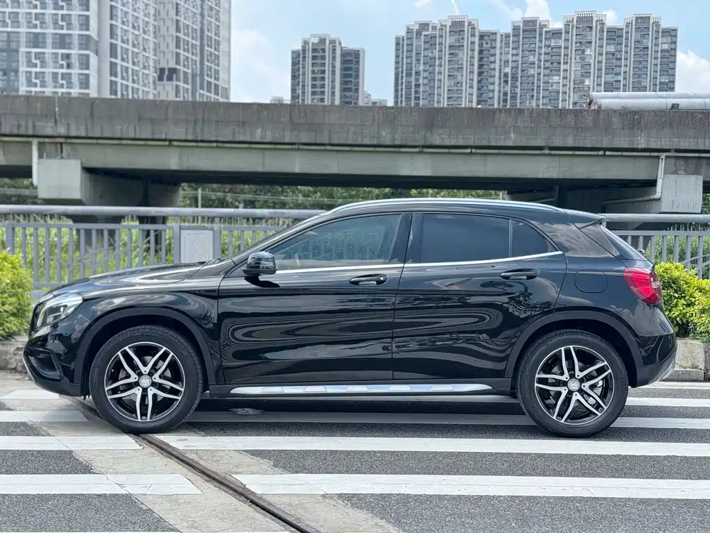 MERCEDES BENZ GLA 2015