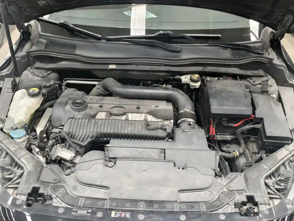 VOLVO V40 2014