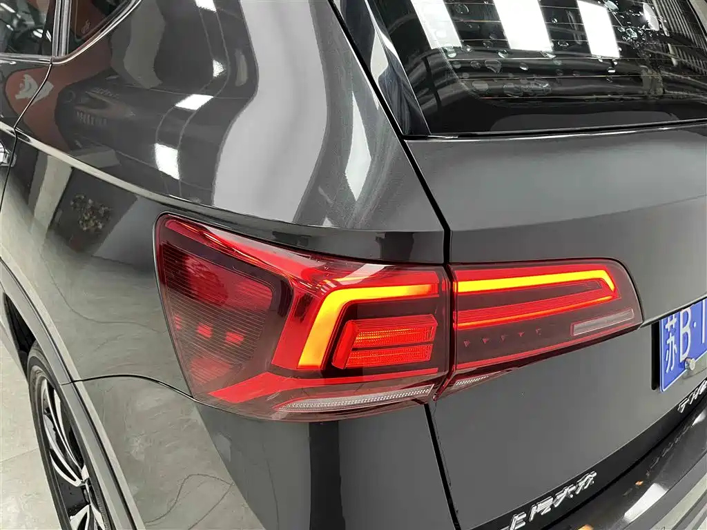 VOLKSWAGEN THARU 2021