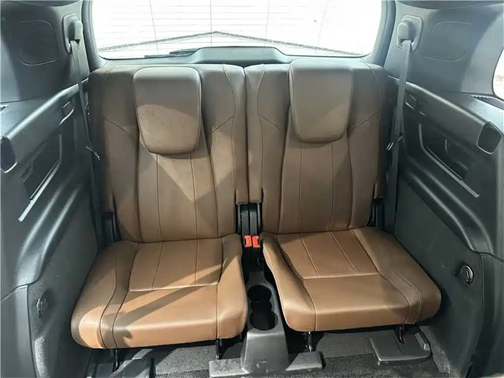 MERCEDES BENZ GLB 2024