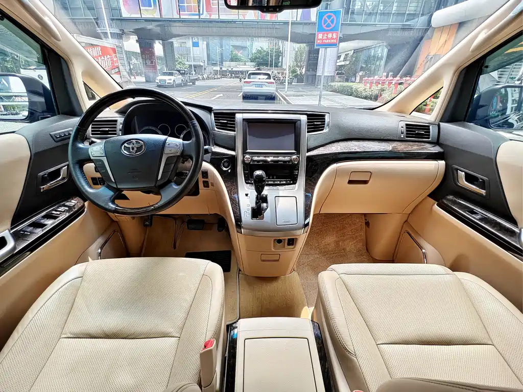 TOYOTA ALPHARD 2012