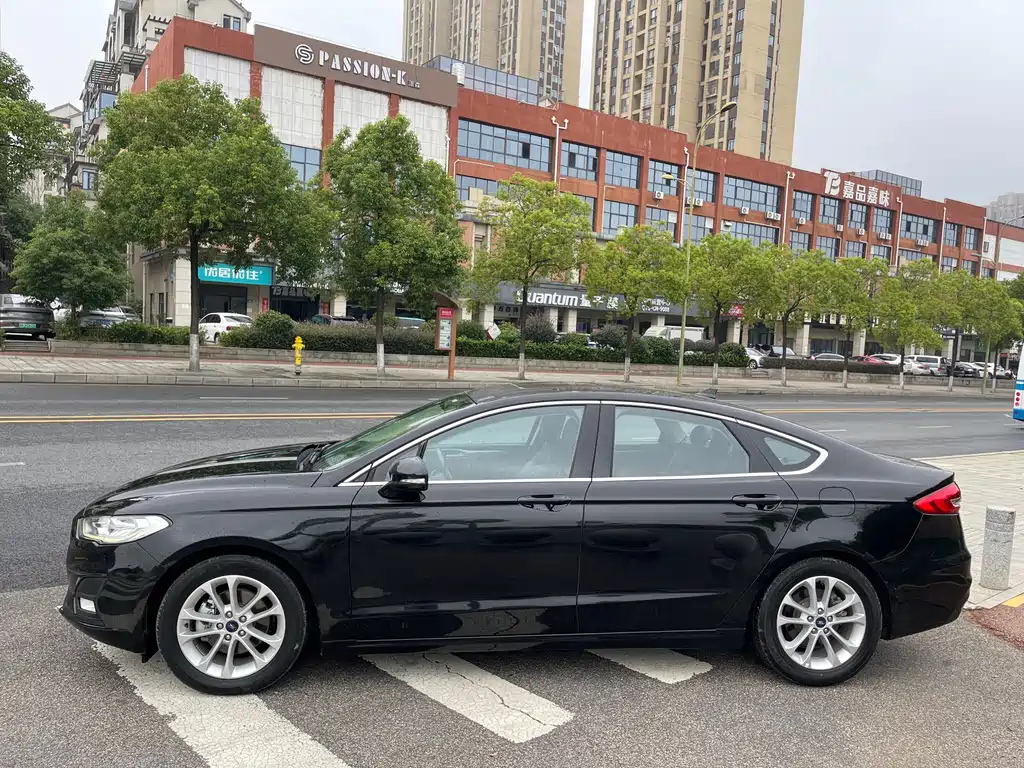 FORD MONDEO 2022