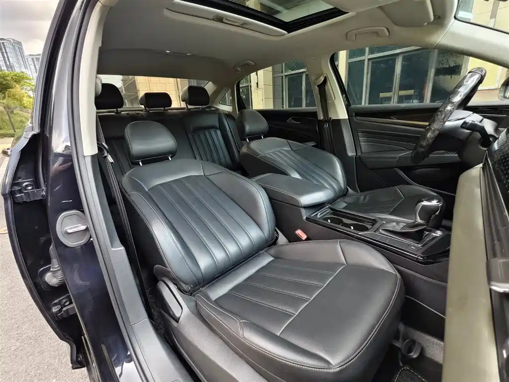 VOLKSWAGEN PASSAT 2021