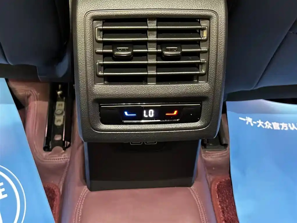 VOLKSWAGEN GOLF GTI 2024