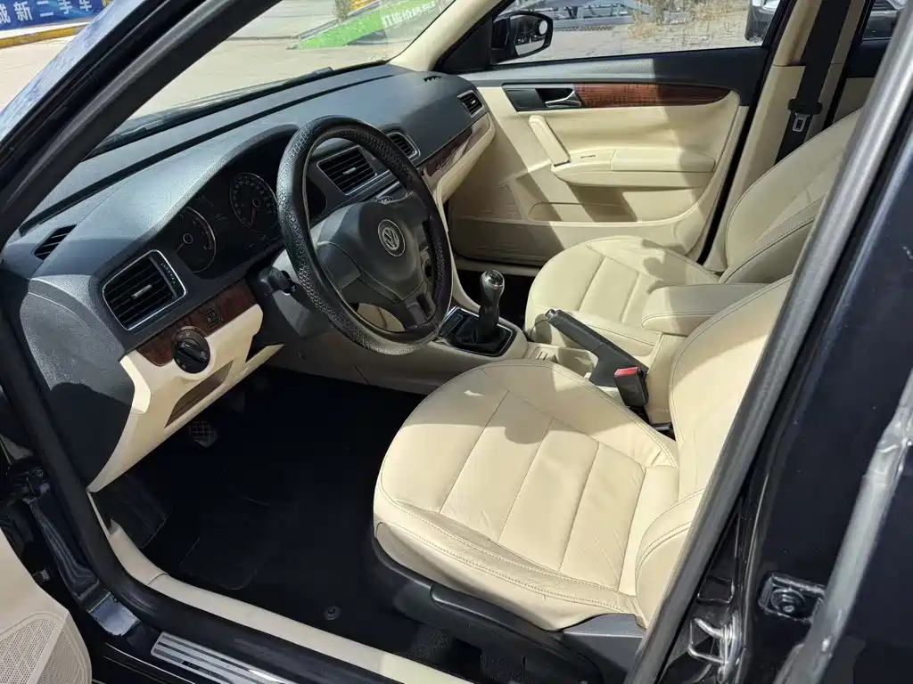 VOLKSWAGEN LAVIDA 2013