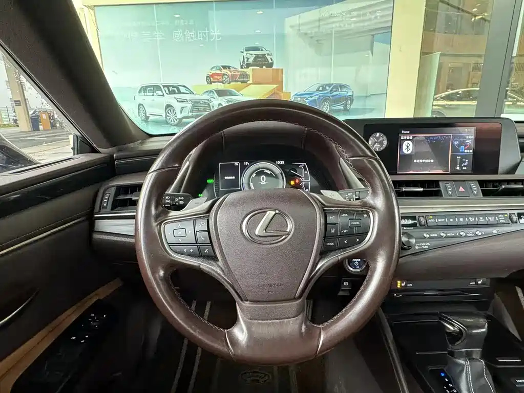 LEXUS ES 2018
