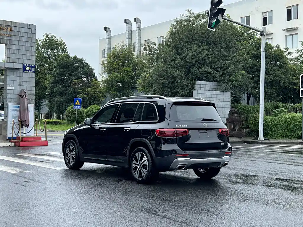 MERCEDES BENZ GLB 2024