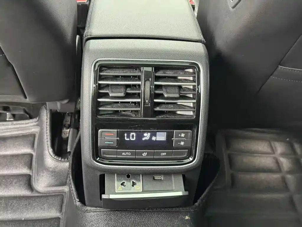 VOLKSWAGEN MAGOTAN 2016