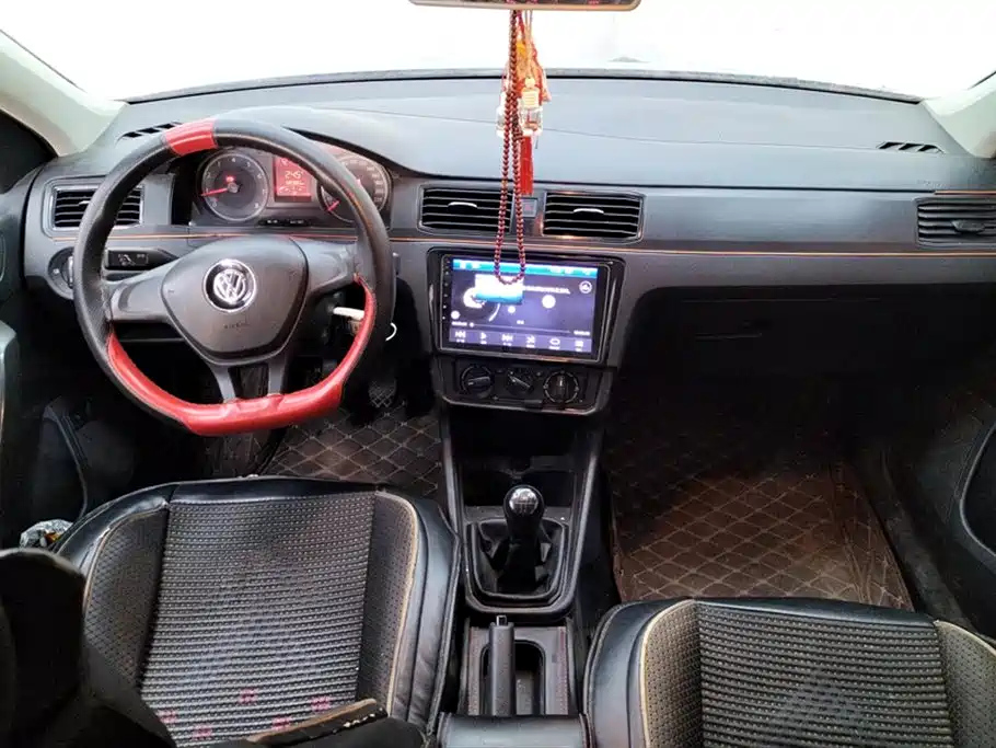 VOLKSWAGEN SANTANA 2017