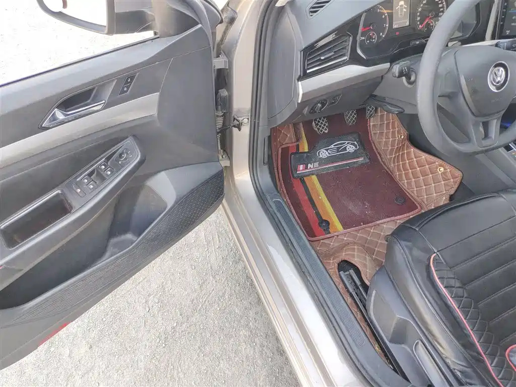 VOLKSWAGEN BORA 2019