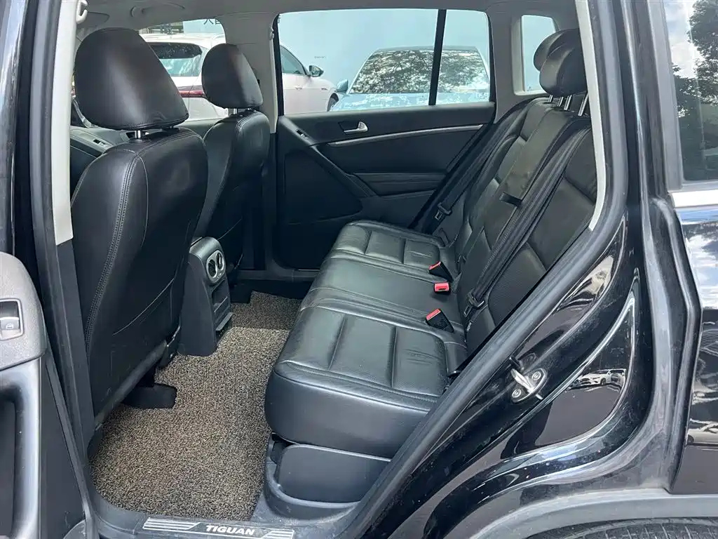 VOLKSWAGEN TIGUAN 2015