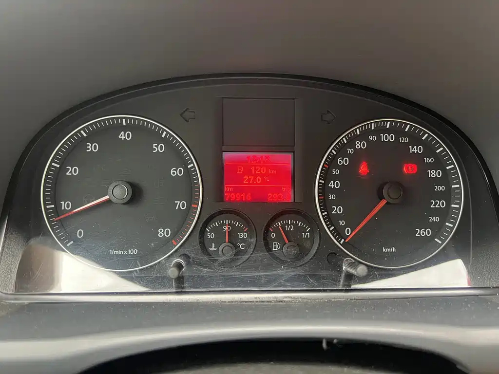 VOLKSWAGEN TOURAN 2010