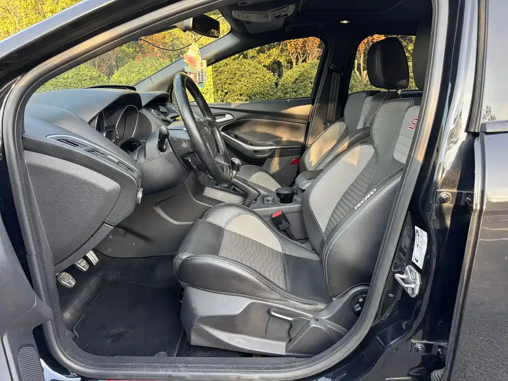 FORD FOCUS IMPORT 2015