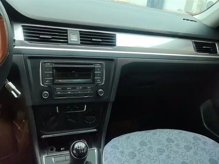 VOLKSWAGEN BORA 2018