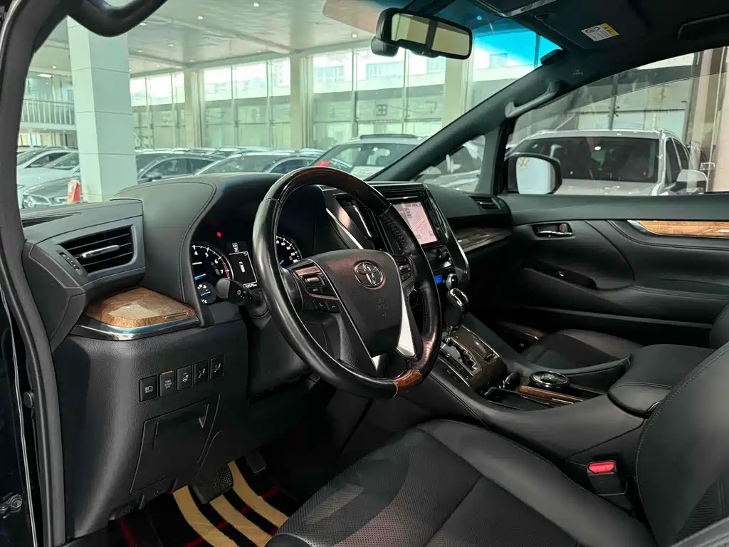 TOYOTA ALPHARD 2018