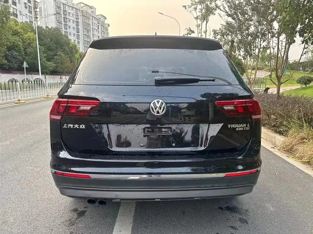 VOLKSWAGEN TIGUAN L 2017